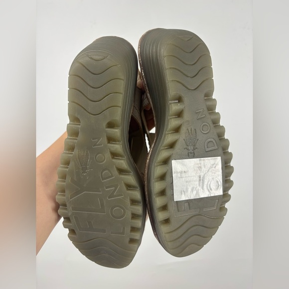 NWT Fly London Crackle Gold Lace Up Wedge Sandals Tan Cream 41 10.5 - Picture 4 of 4